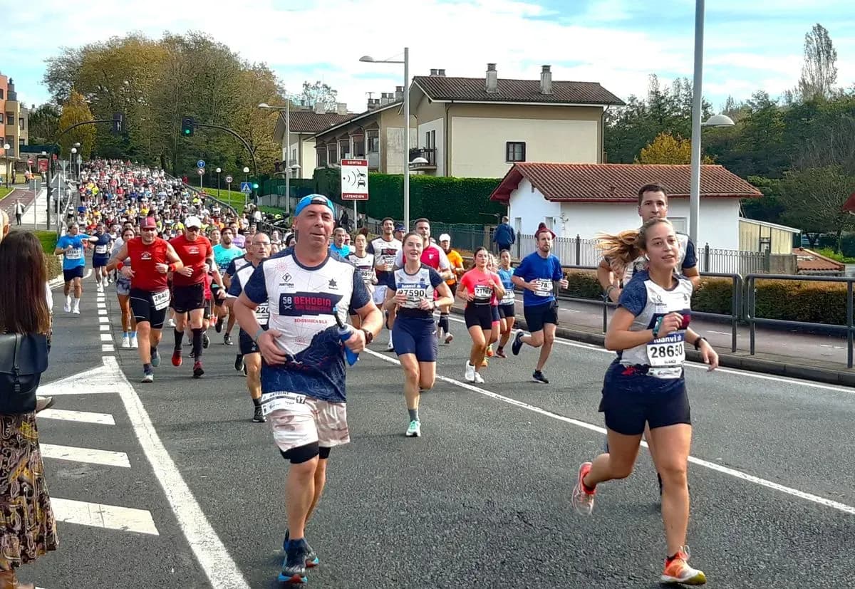 Behobia-San Sebastián 2026: guia pràctica de la cursa (sortida, recorregut, meta) i on deixar la maleta